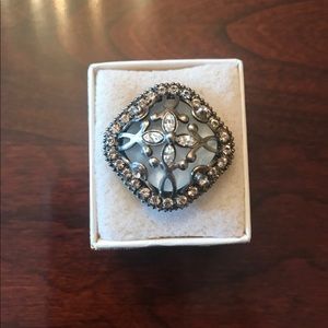 Sorrelli Snow Bunny Collection ring like new